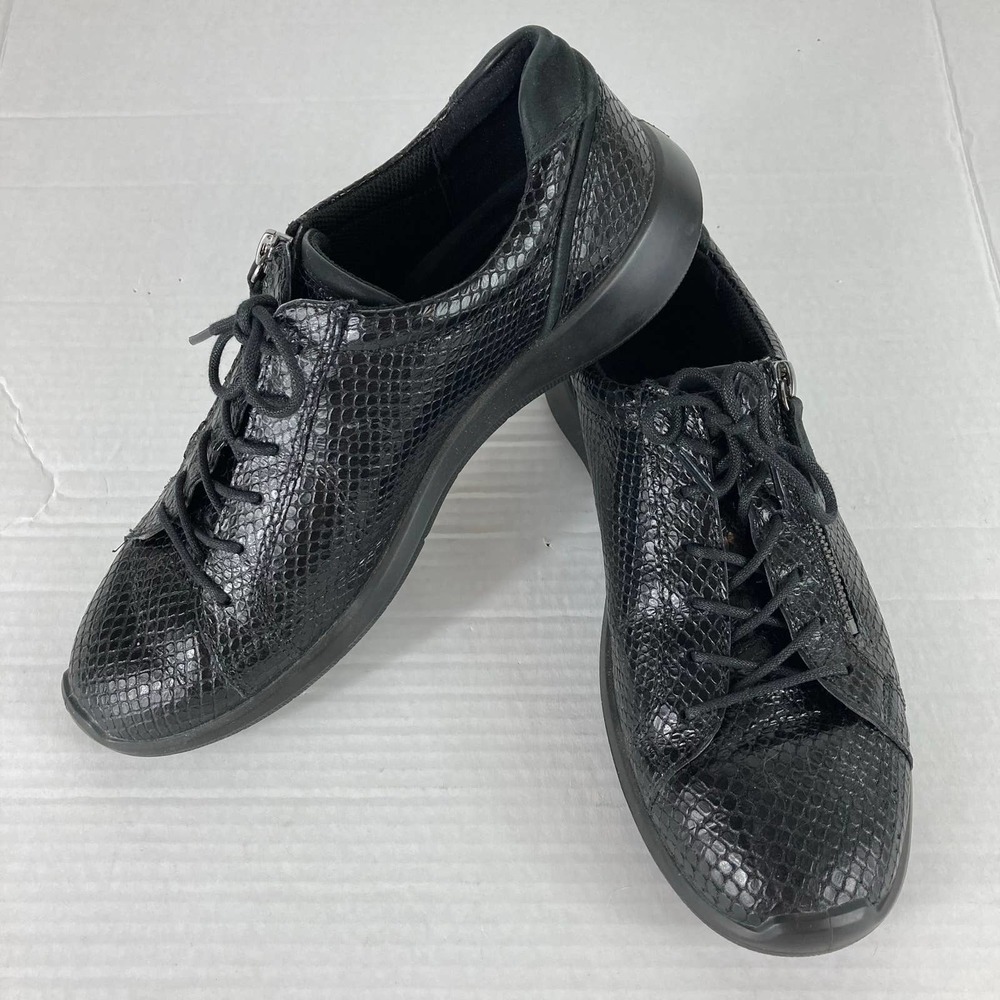 ECCO Embossed Leather Black Lace Up Sneakers Zip